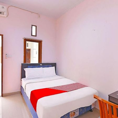 Oyo 91445 Sandat Guest House Denpasar Kültér fotó