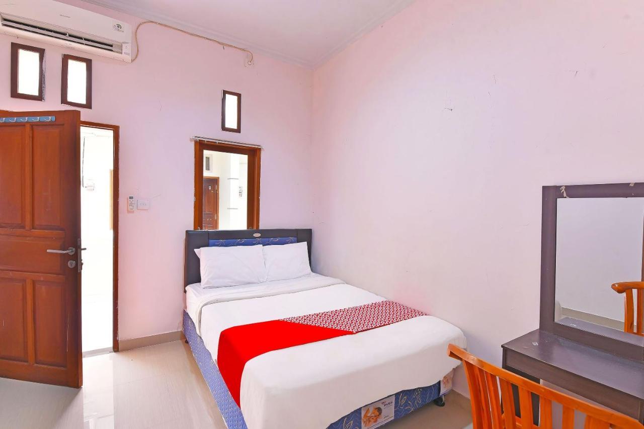 Oyo 91445 Sandat Guest House Denpasar Kültér fotó