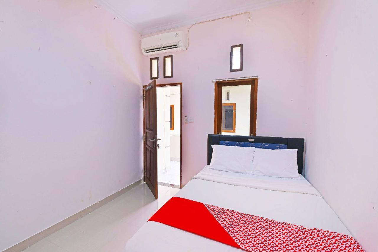 Oyo 91445 Sandat Guest House Denpasar Kültér fotó